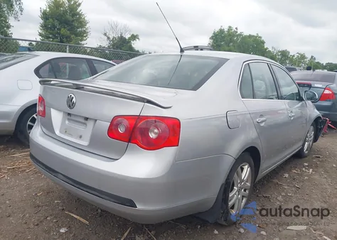 2007 Volkswagen Jetta Wolfsburg Edition from USA, damaged, VIN 3VWEF71K77M166713
